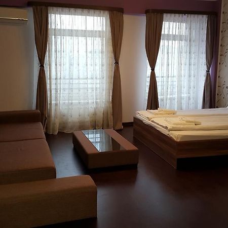 Sunlight Studio Apartment Oradea Εξωτερικό φωτογραφία